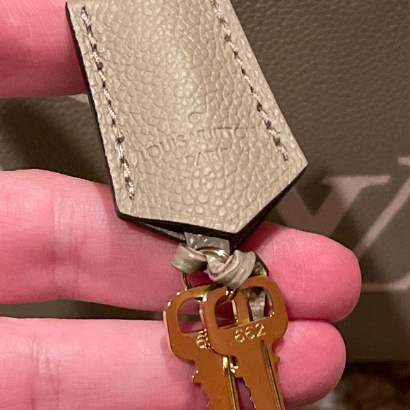 Louis Vuitton Montaigne BB Bicolor Mono Empreinte - Picture 8 of 16